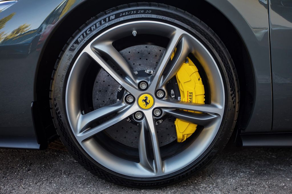 Ferrari 296 GTB 2023