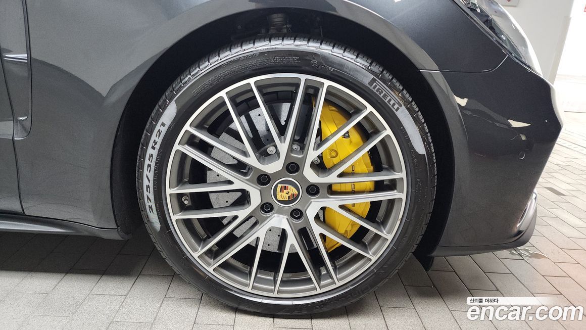 Porsche Panamera 2023