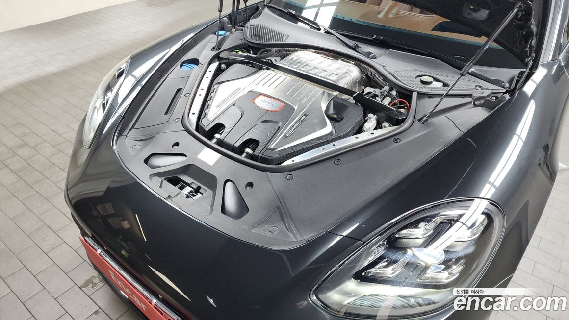 Porsche Panamera 2023