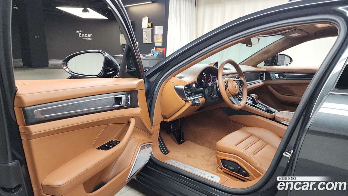 Porsche Panamera 2023