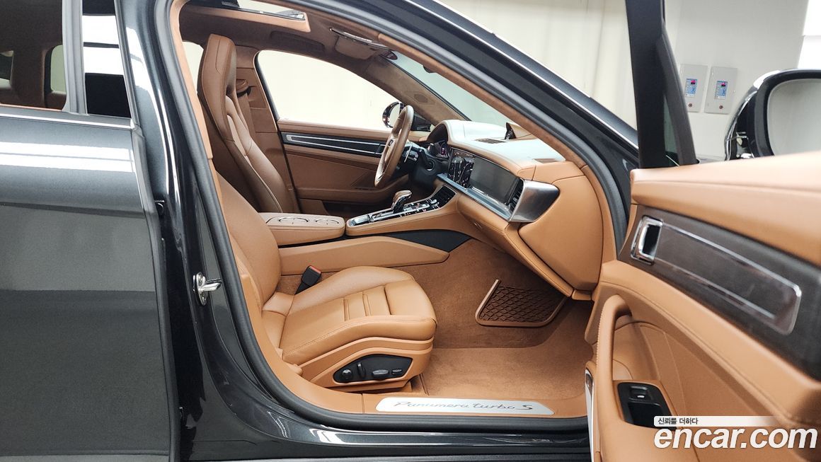 Porsche Panamera 2023