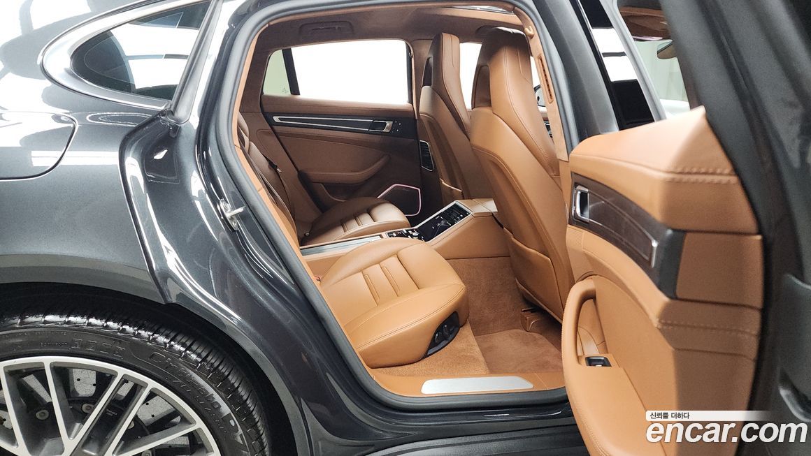 Porsche Panamera 2023