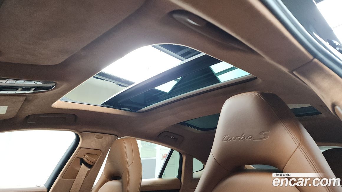 Porsche Panamera 2023