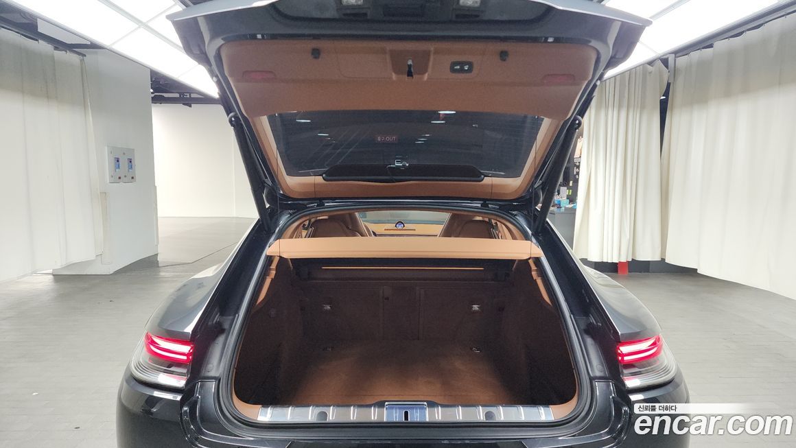 Porsche Panamera 2023
