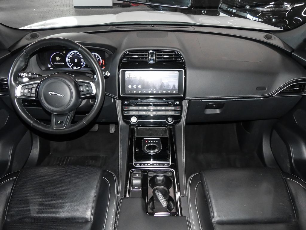 Jaguar F-Pace 2018