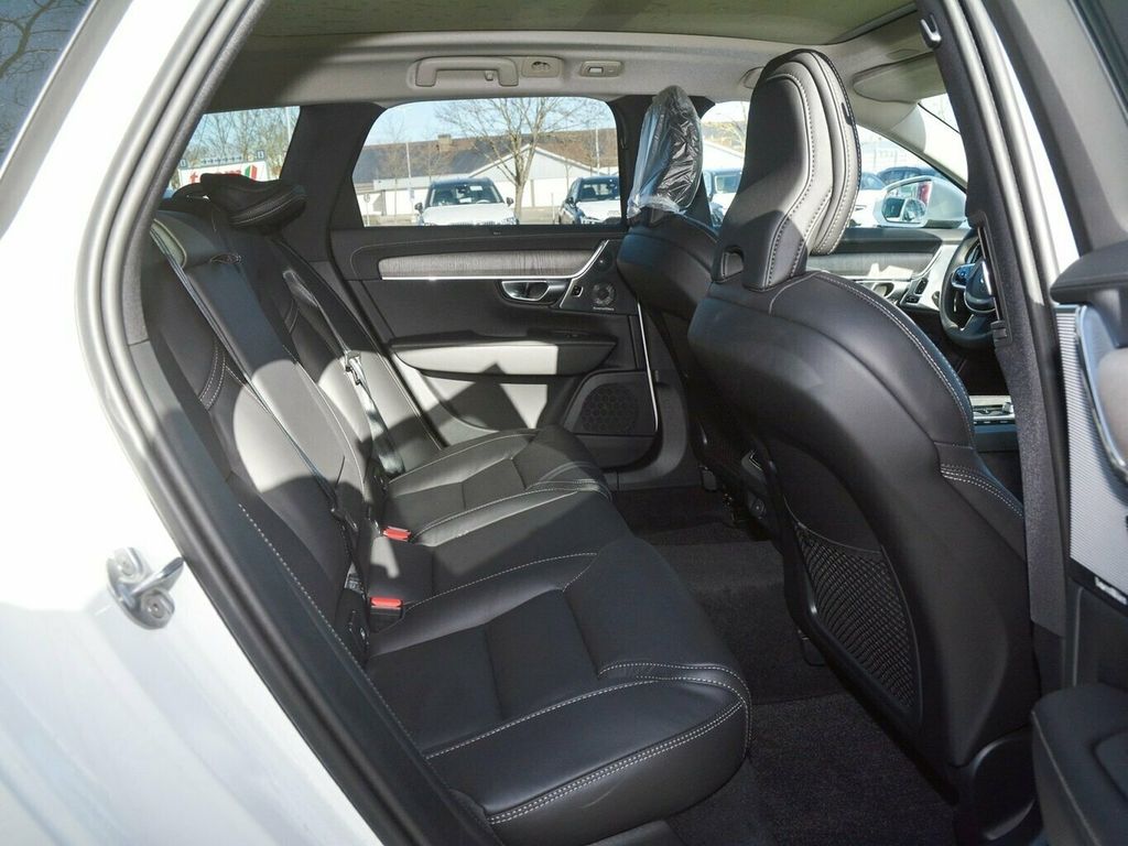 Volvo V90 2024
