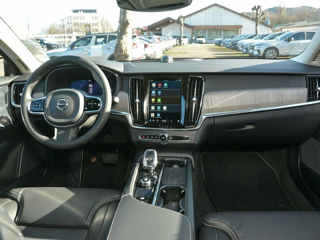 Volvo V90 2024