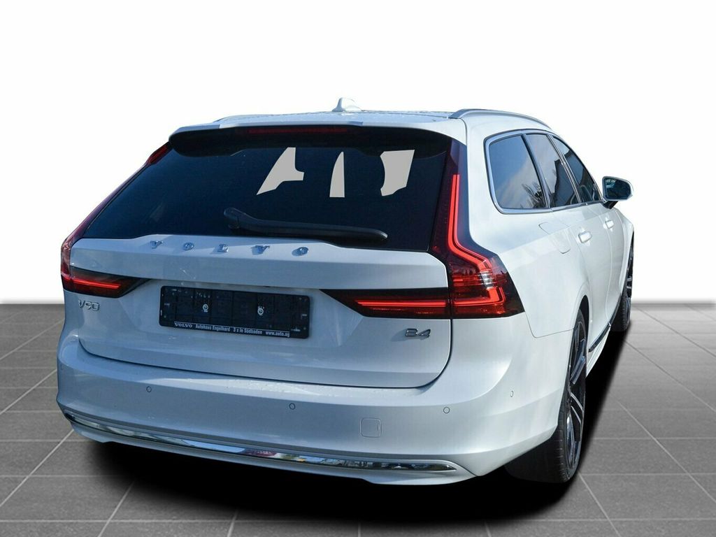 Volvo V90 2024
