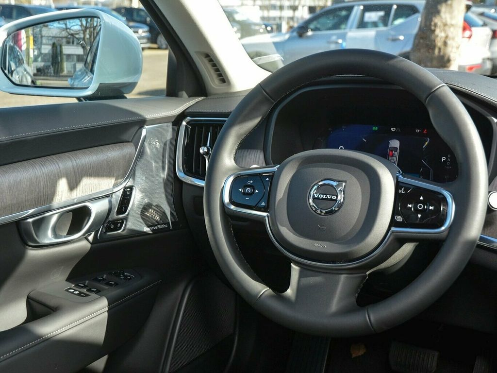 Volvo V90 2024