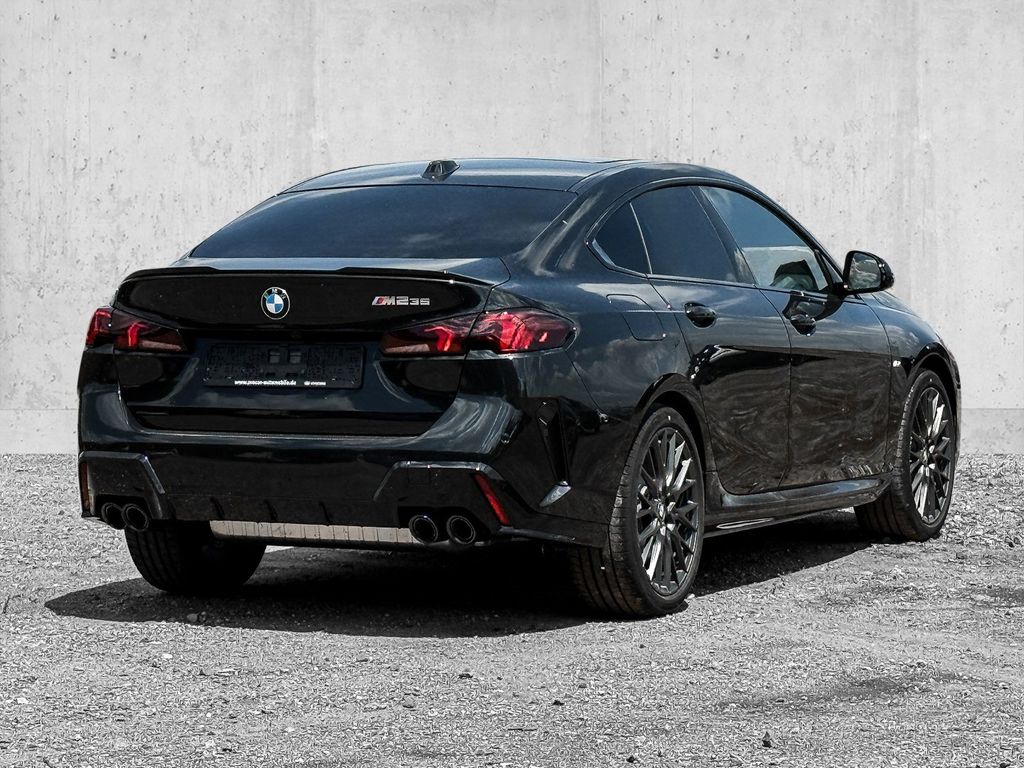 BMW M235
