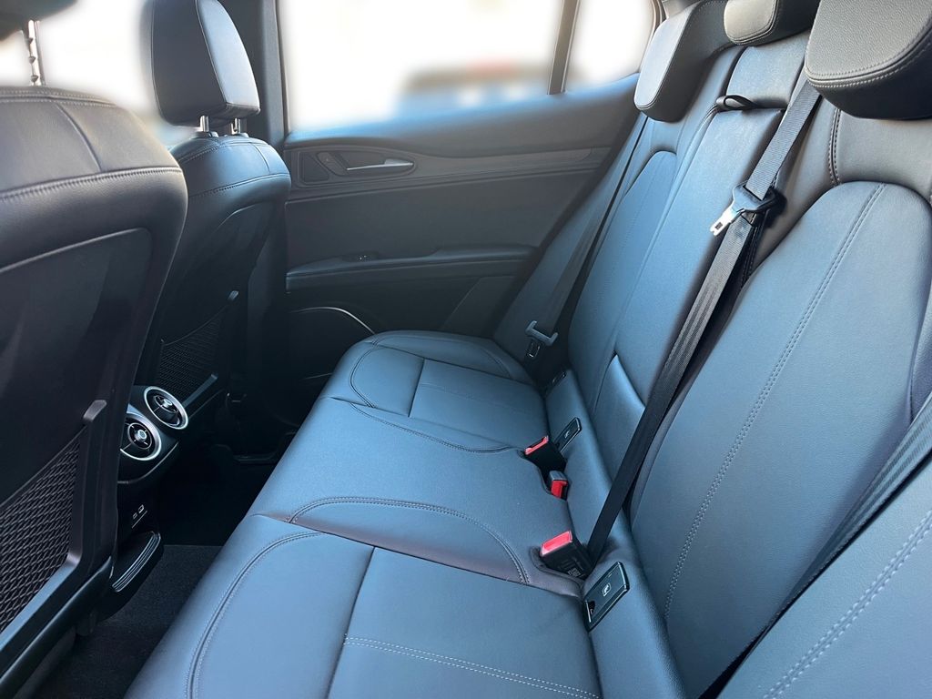 Alfa Romeo Stelvio 2023