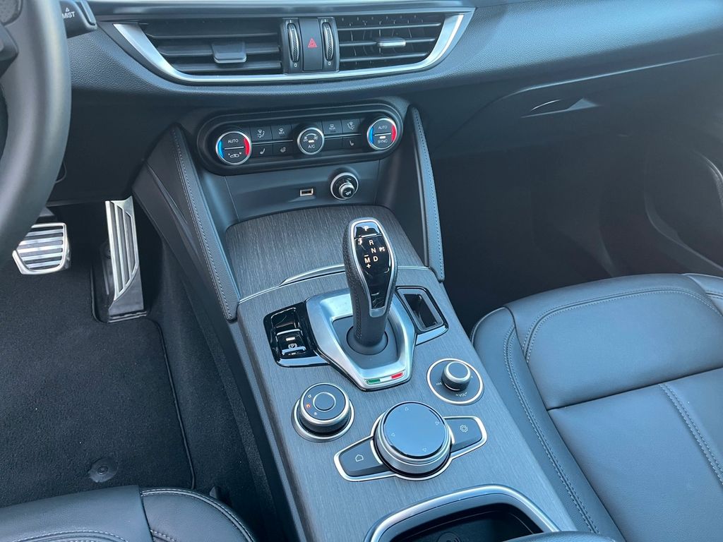 Alfa Romeo Stelvio 2023