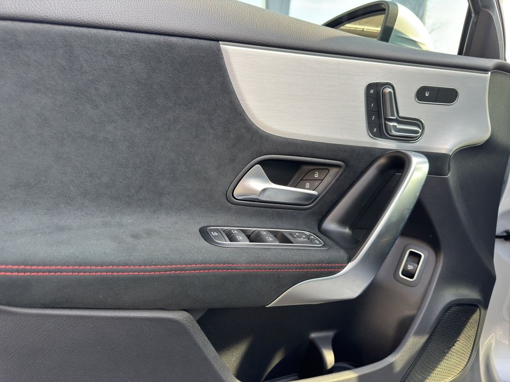 Mercedes-Benz A 220 2024