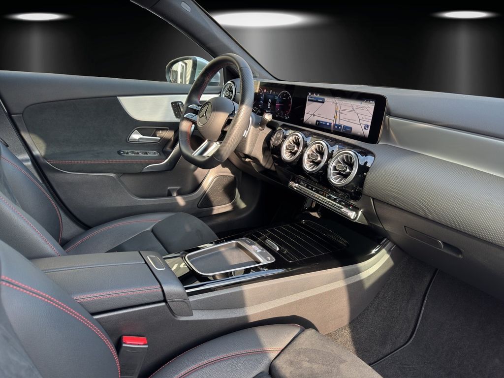 Mercedes-Benz A 220 2024