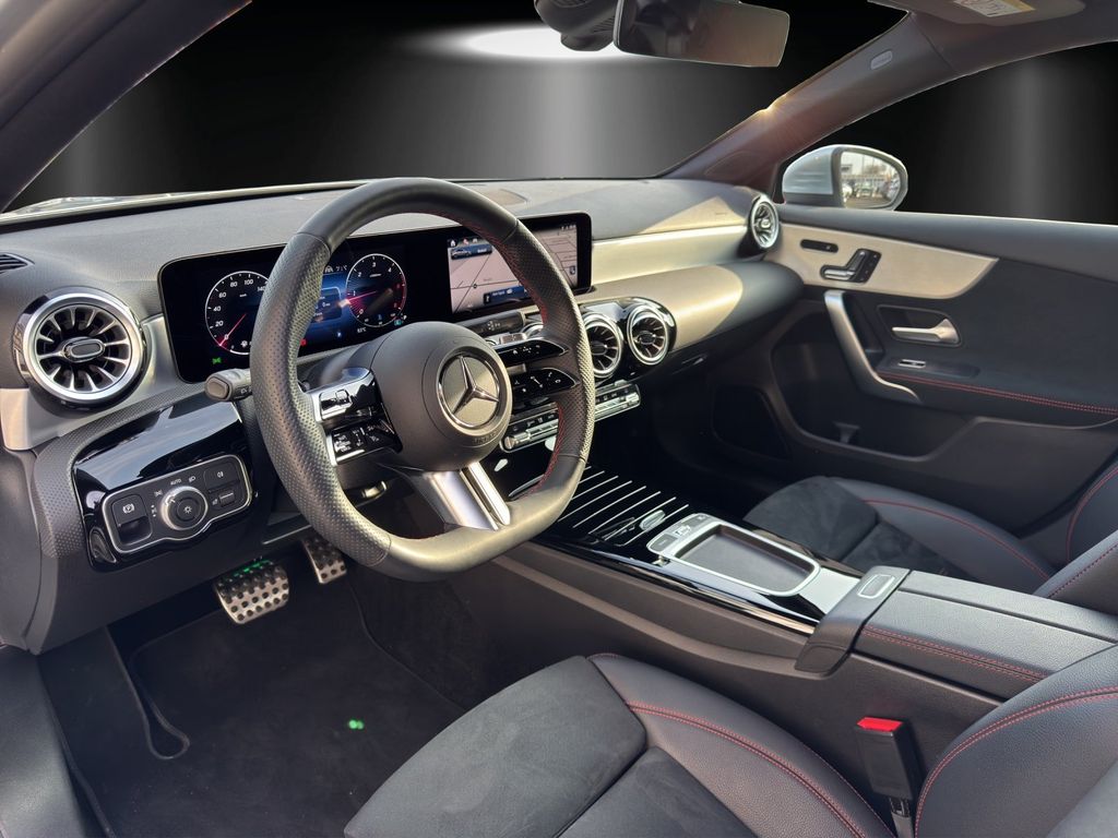 Mercedes-Benz A 220 2024