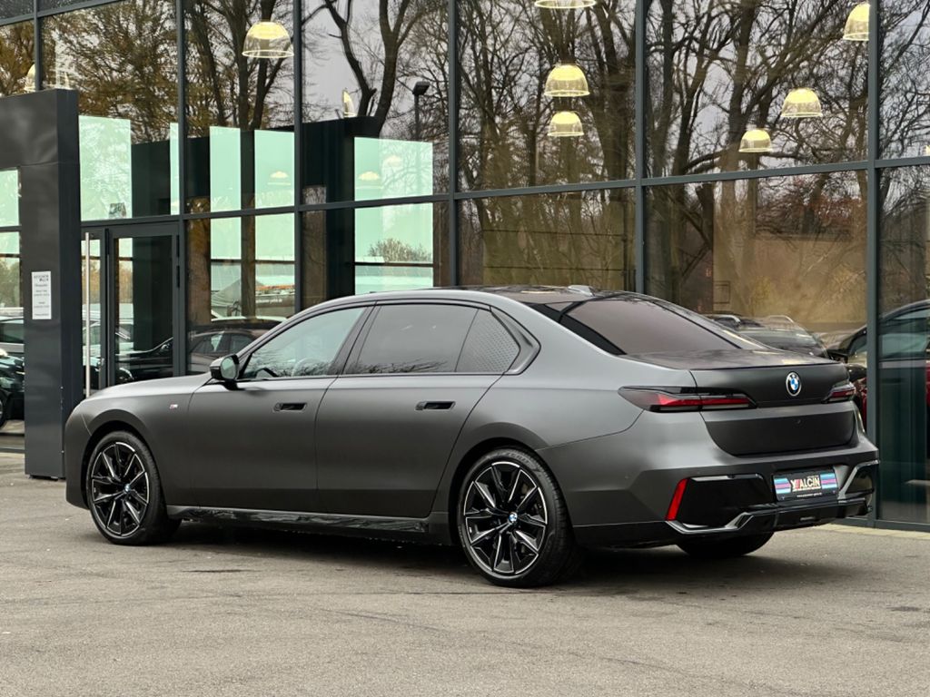 BMW 740 2024