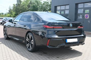 BMW 740 2024