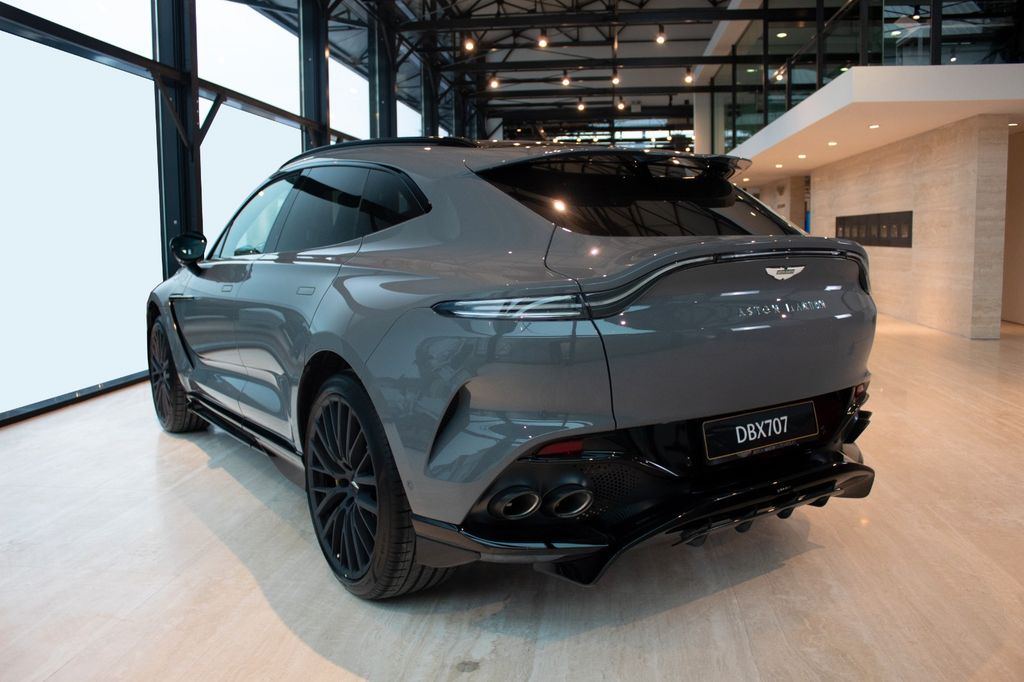 Aston Martin DBX