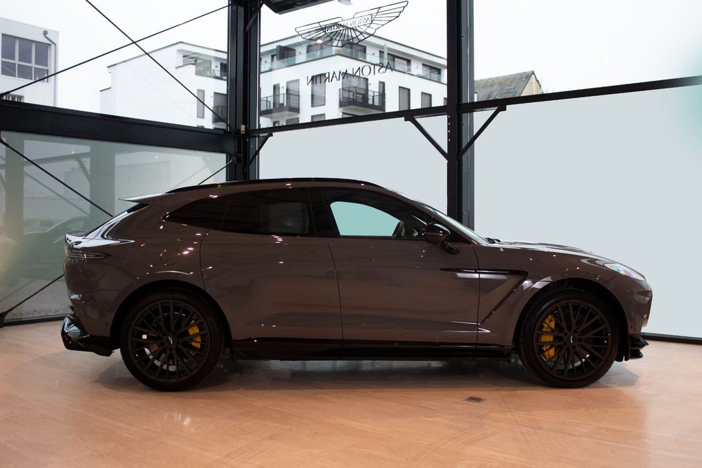 Aston Martin DBX