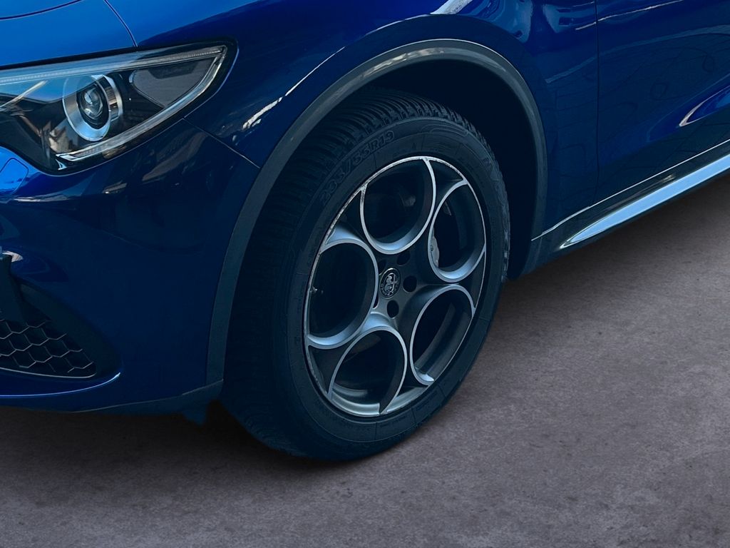 Alfa Romeo Stelvio 2023