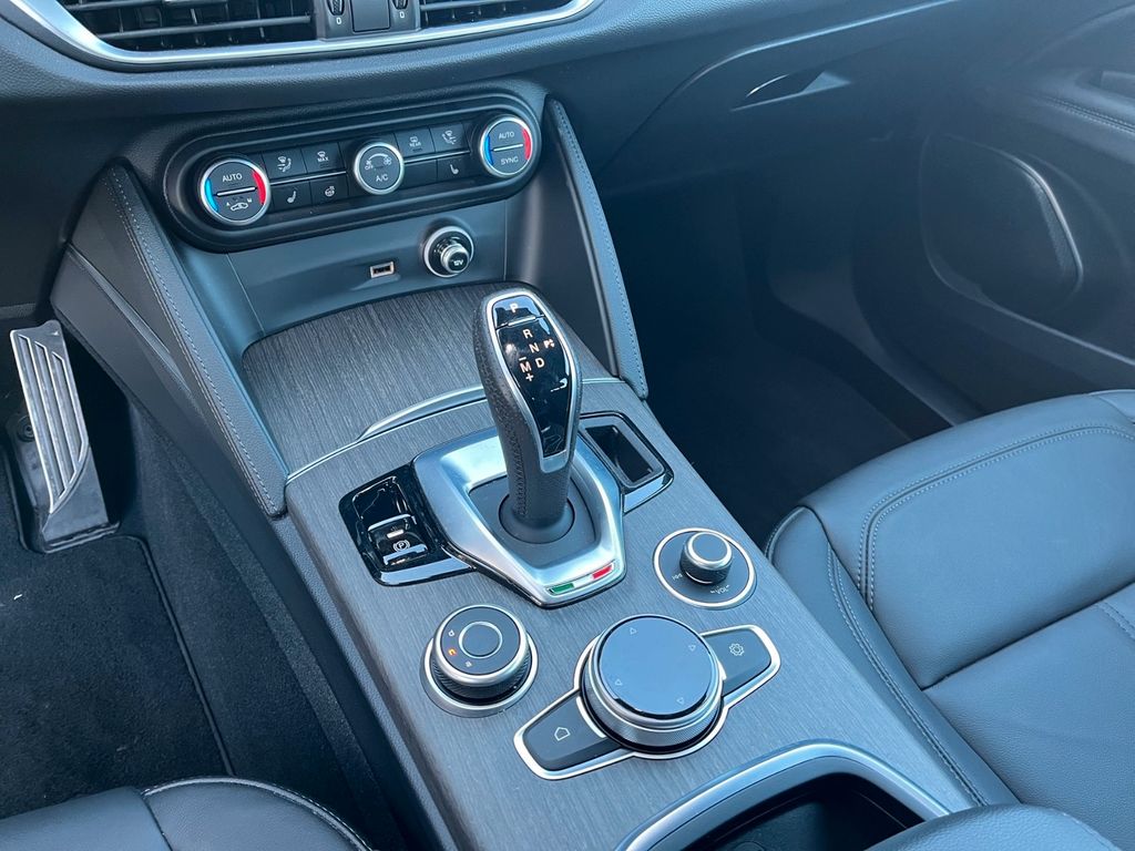 Alfa Romeo Stelvio 2023