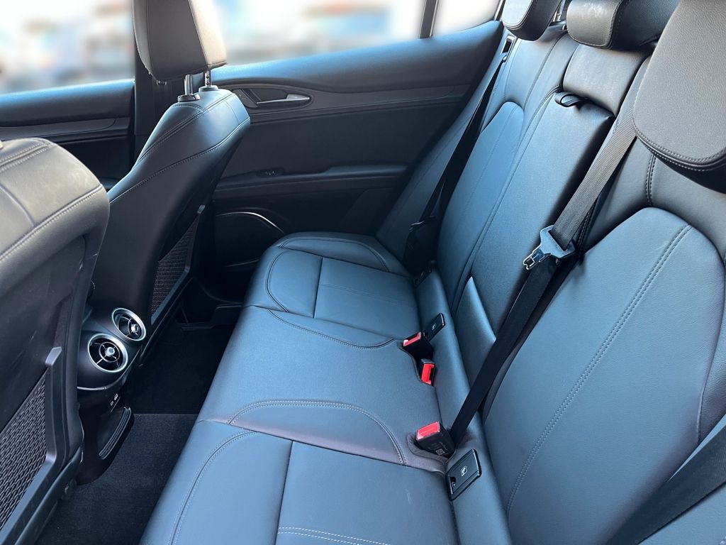 Alfa Romeo Stelvio 2023