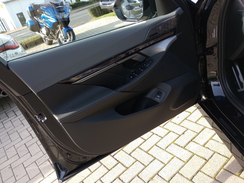 BMW i5 2024