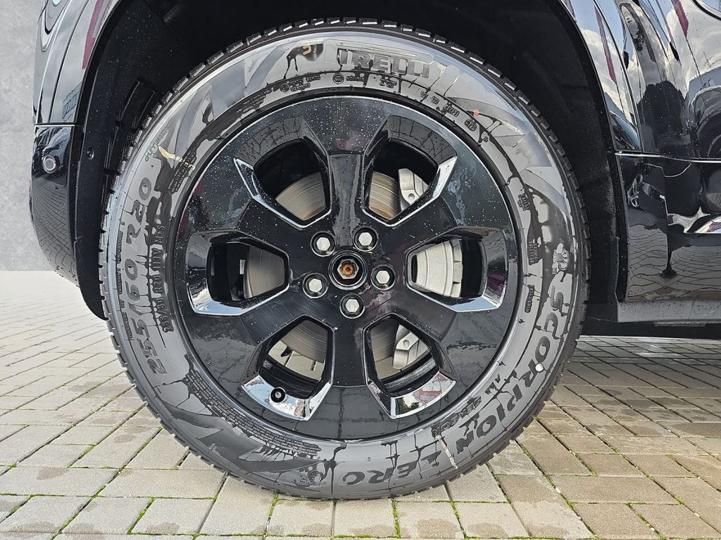 Land Rover Defender 2025