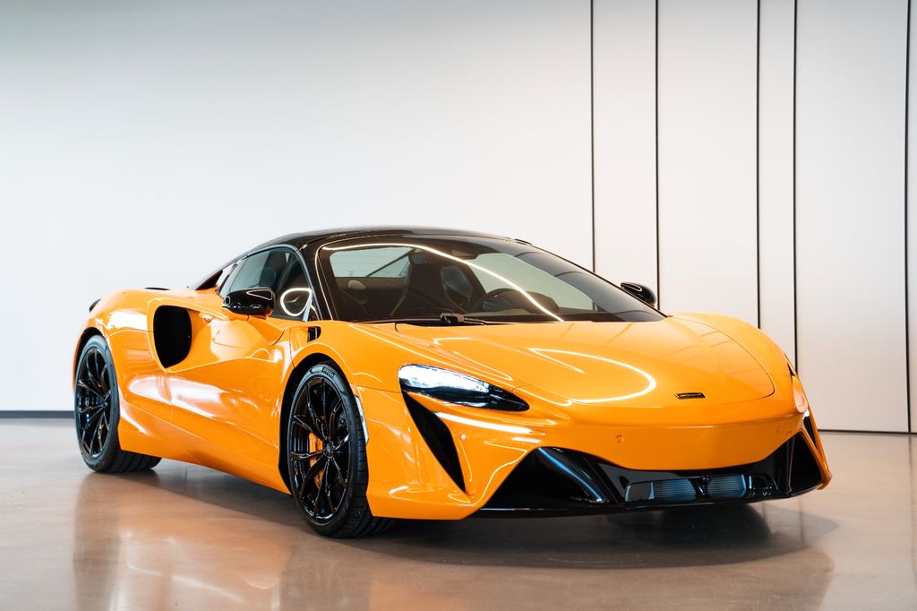 McLaren Artura 2025