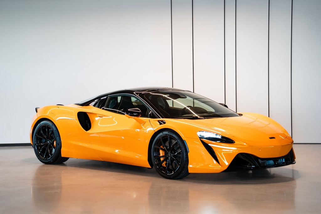 McLaren Artura 2025