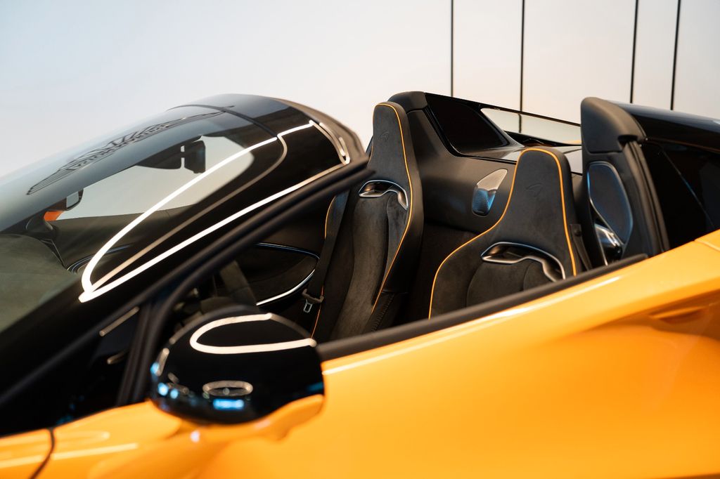 McLaren Artura 2025