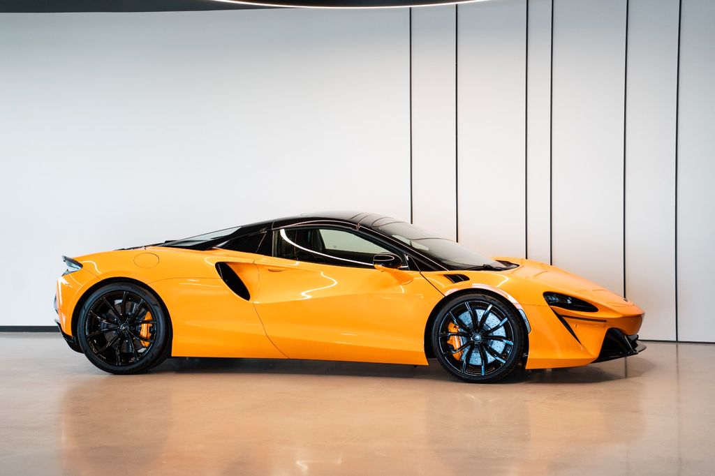 McLaren Artura 2025
