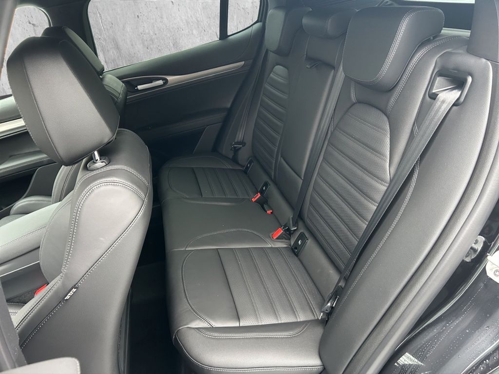 Alfa Romeo Stelvio 2025