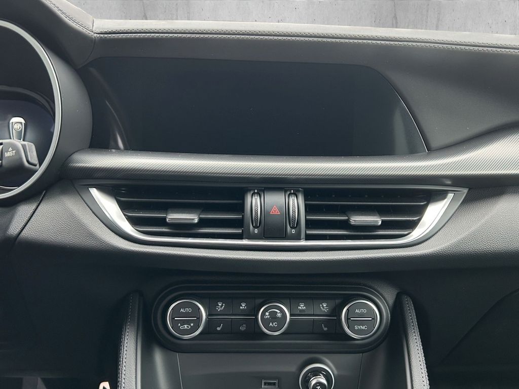 Alfa Romeo Stelvio 2025