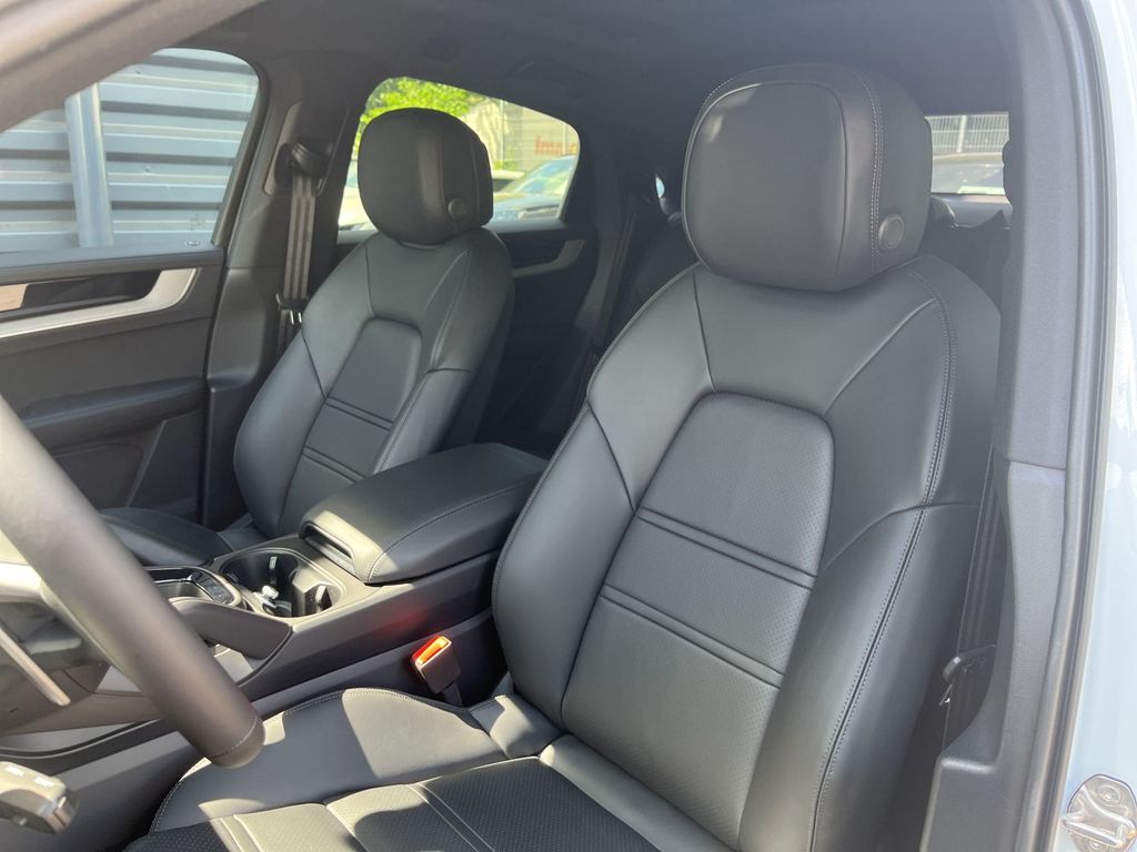 Porsche Cayenne 2025