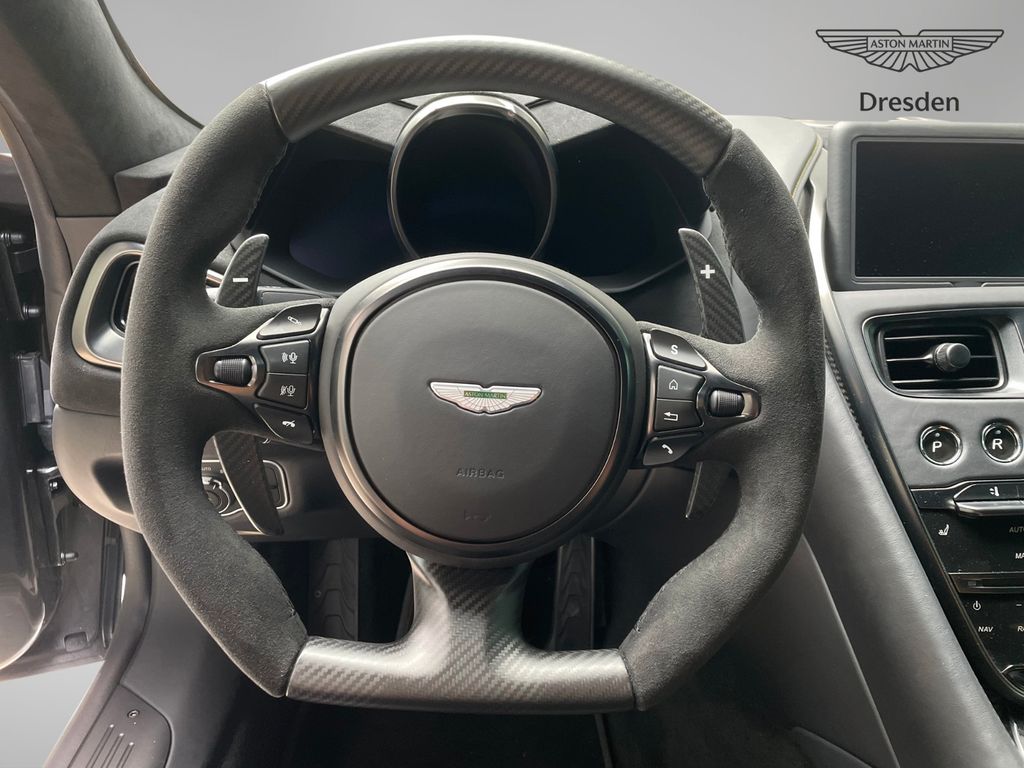 Aston Martin DBS 2024