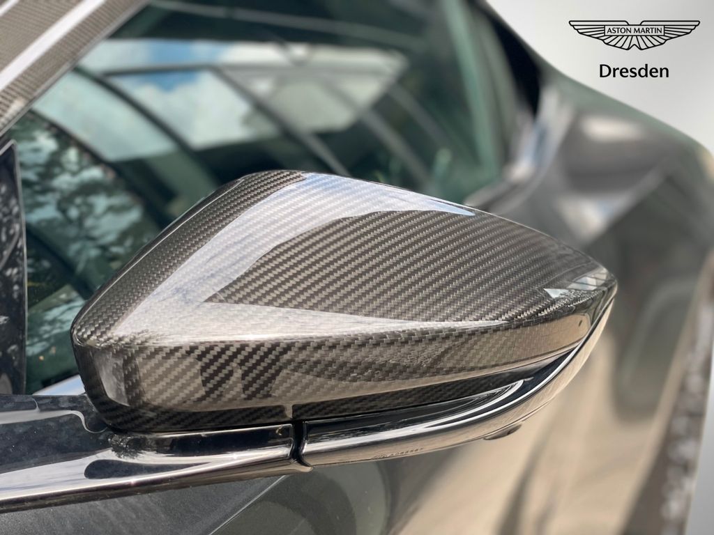 Aston Martin DBS 2024