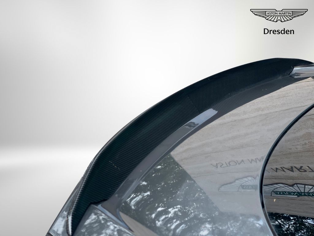 Aston Martin DBS 2024