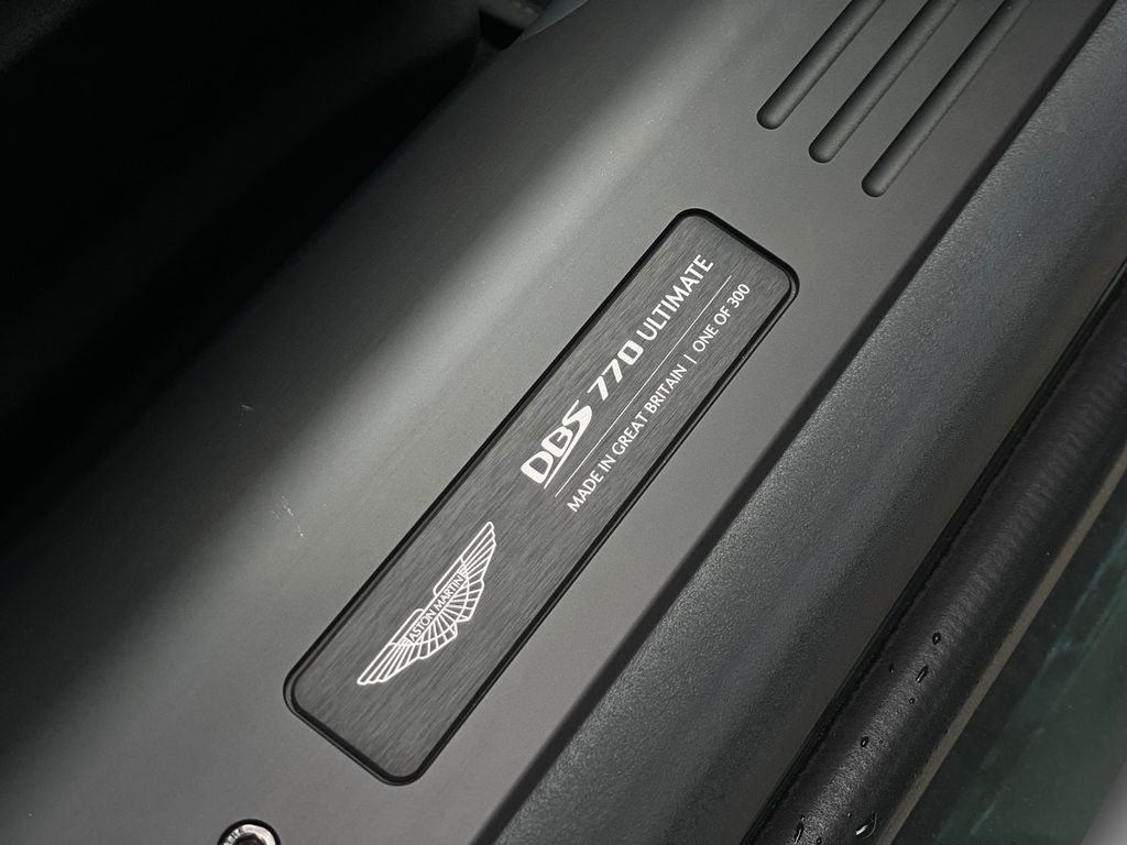 Aston Martin DBS 2024