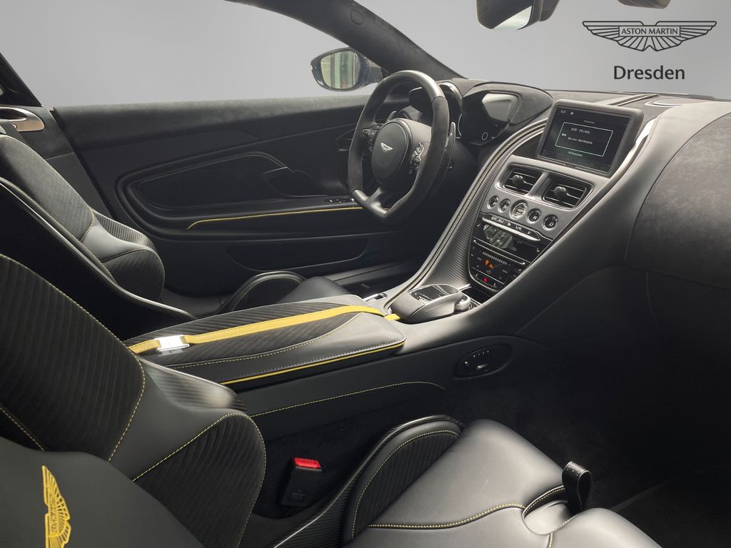 Aston Martin DBS 2024