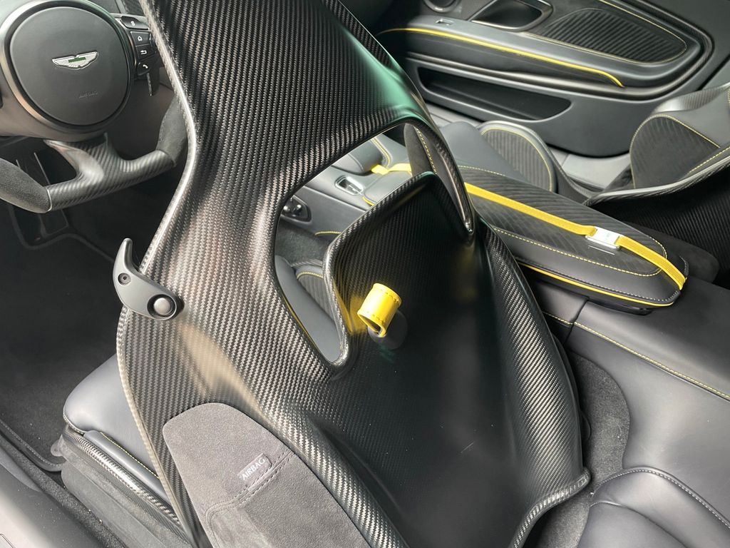 Aston Martin DBS 2024