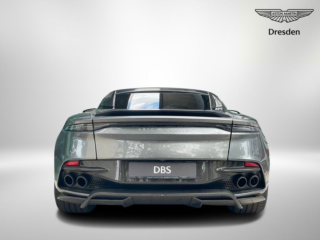 Aston Martin DBS 2024