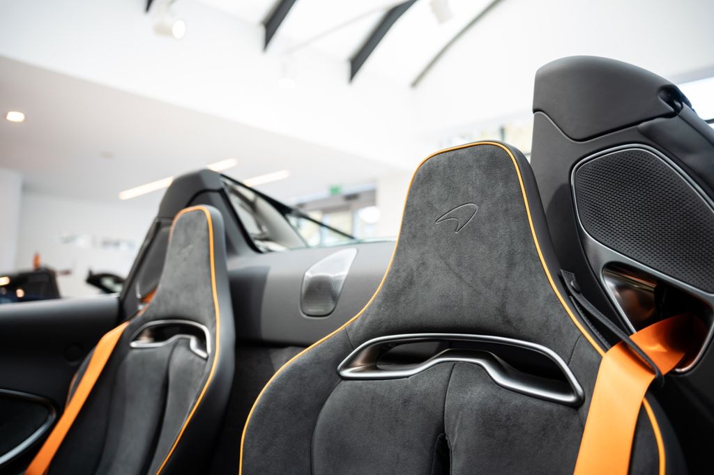 McLaren Artura 2024