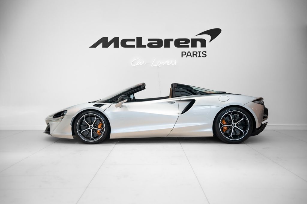 McLaren Artura 2024
