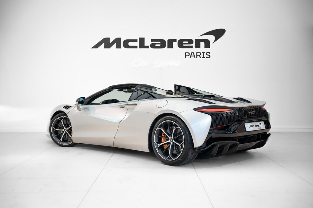 McLaren Artura 2024