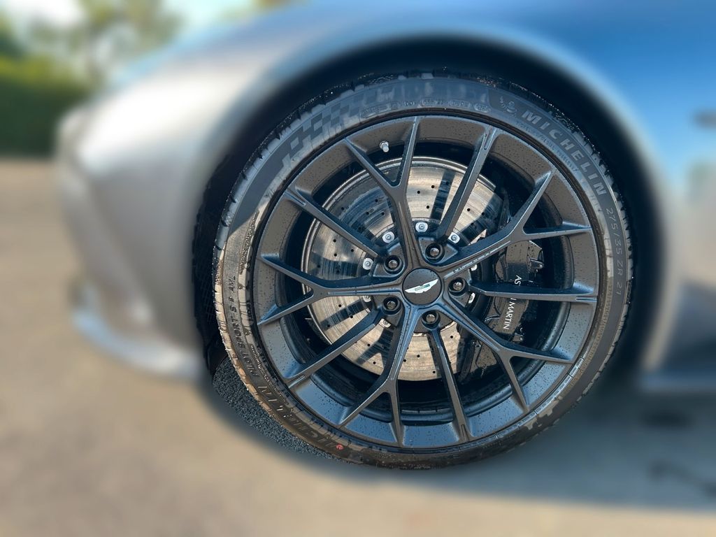 Aston Martin V8 Vantage 2024
