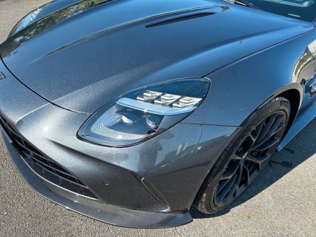Aston Martin V8 Vantage 2024