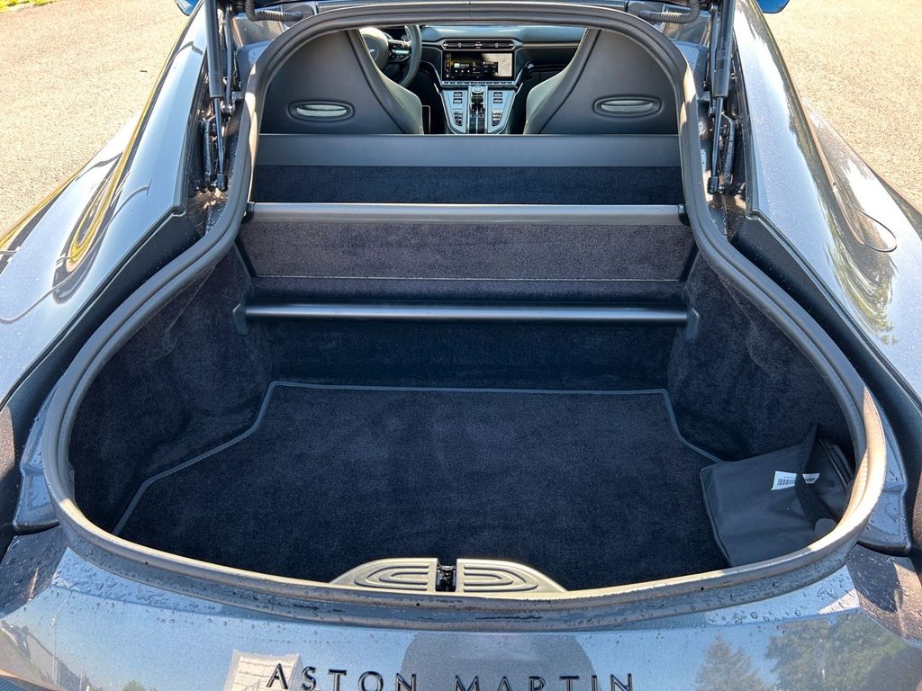 Aston Martin V8 Vantage 2024