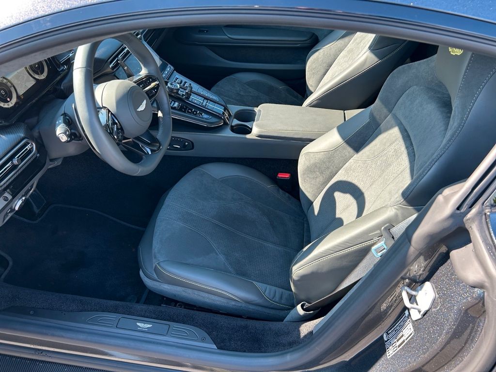 Aston Martin V8 Vantage 2024