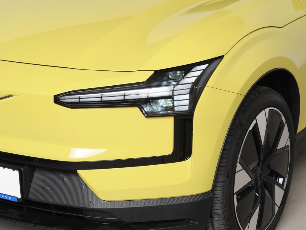 Volvo EX30 2024